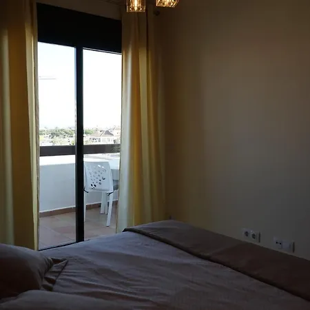 Sunny Place 2 Bedrooms, 8 Min From The Beach Apartment