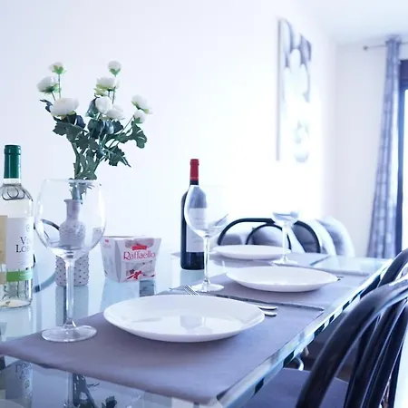 Sunny Place 2 Bedrooms, 8 Min From The Beach