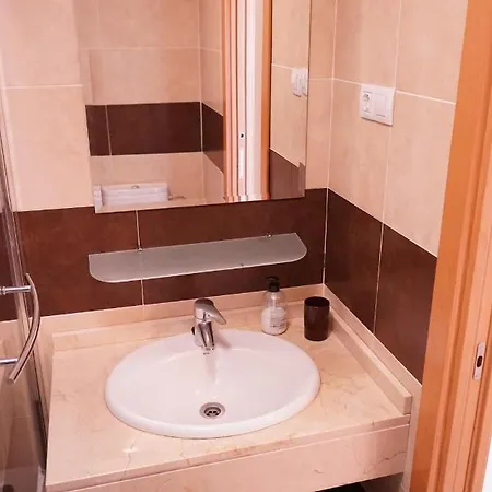 Apartment Sunny Place 2 Bedrooms, 8 Min From The Beach *