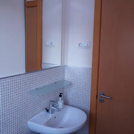 Sunny Place 2 Bedrooms, 8 Min From The Beach *