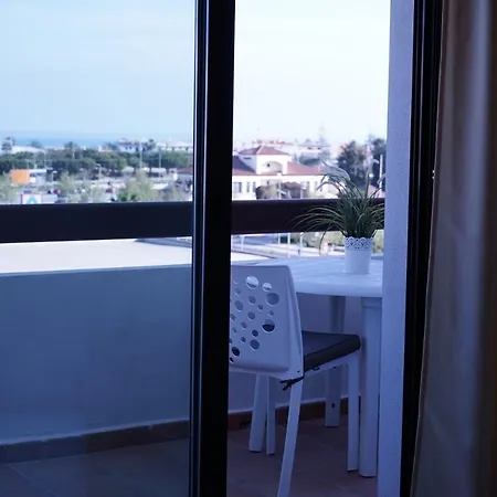 Sunny Place 2 Bedrooms, 8 Min From The Beach *