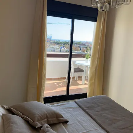 Sunny Place 2 Bedrooms, 8 Min From The Beach