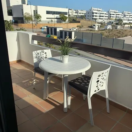 Sunny Place 2 Bedrooms, 8 Min From The Beach Apartment *